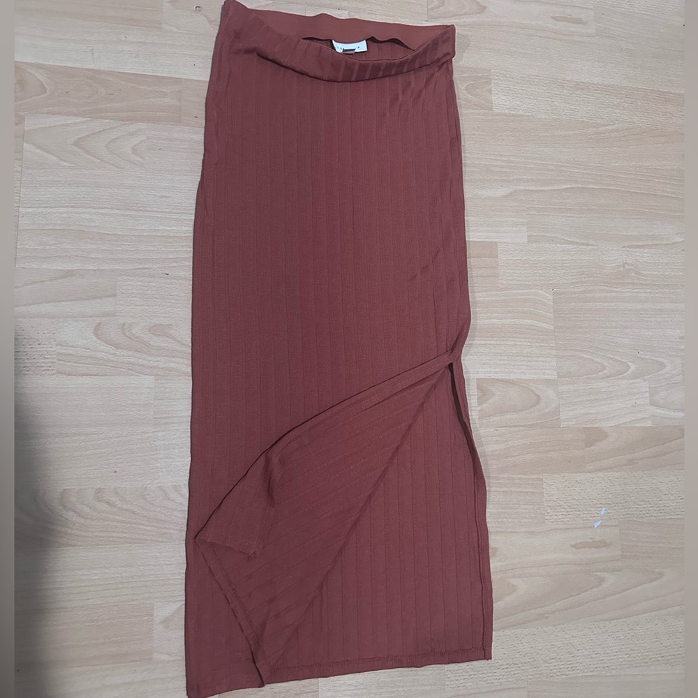 Topshop maxi skirt in a size 6 in the color rust